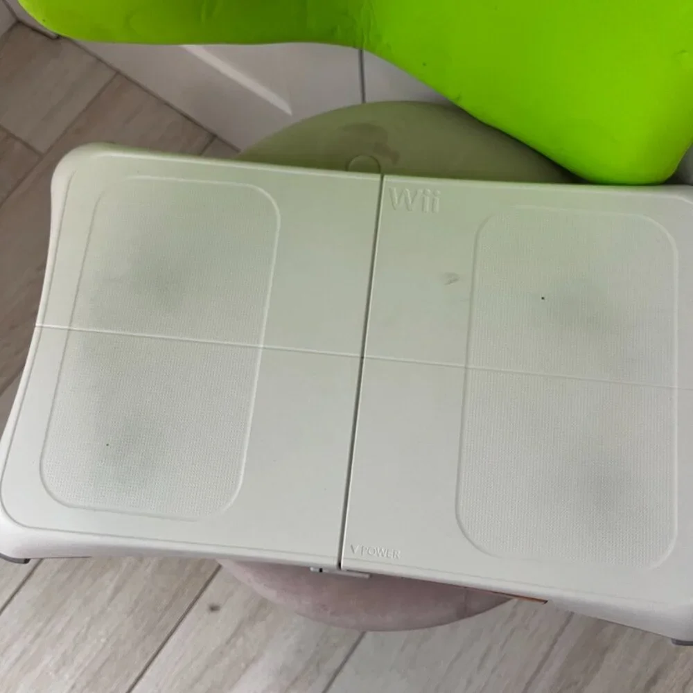 Nintendo Wii Fit, Universe, Gamepad, & Controller Bundle